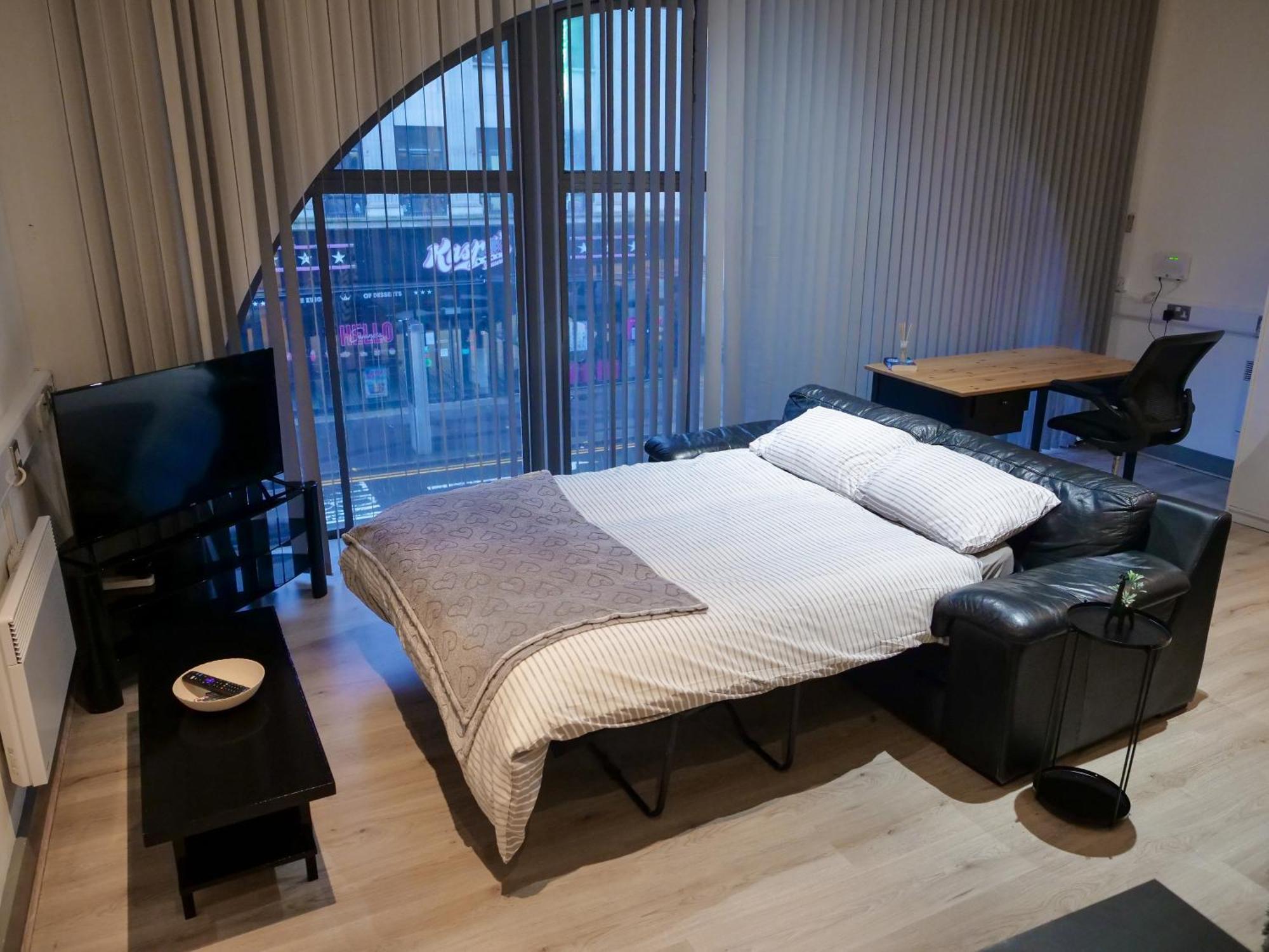 Spacious And Modern Centre Swansea