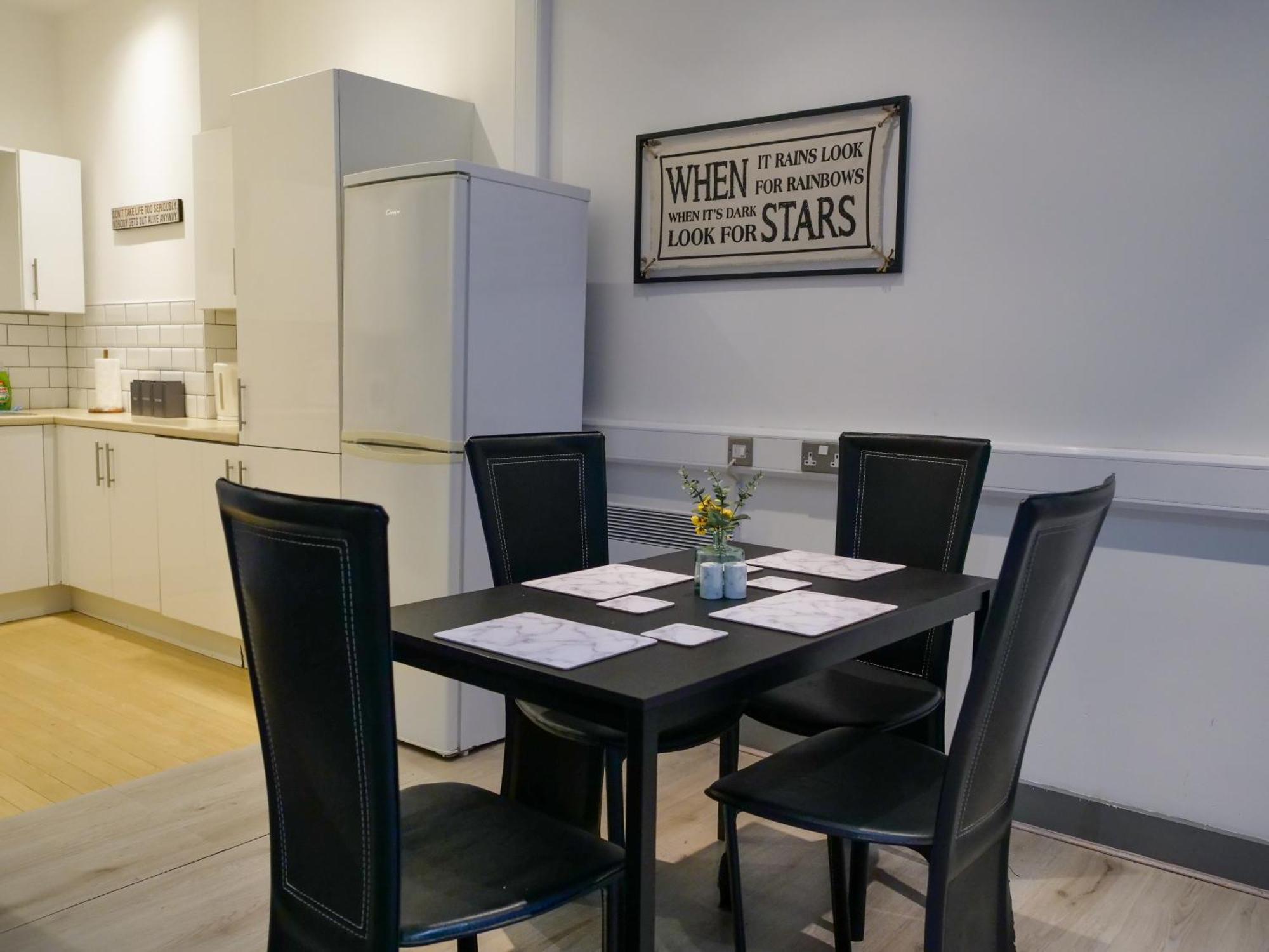 Spacious And Modern Centre Apartment